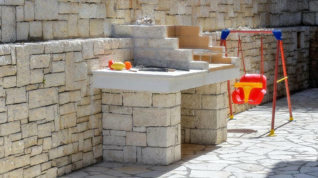 Villa Terra Del Nonno With Sea Views & Pool Gaios Exterior photo